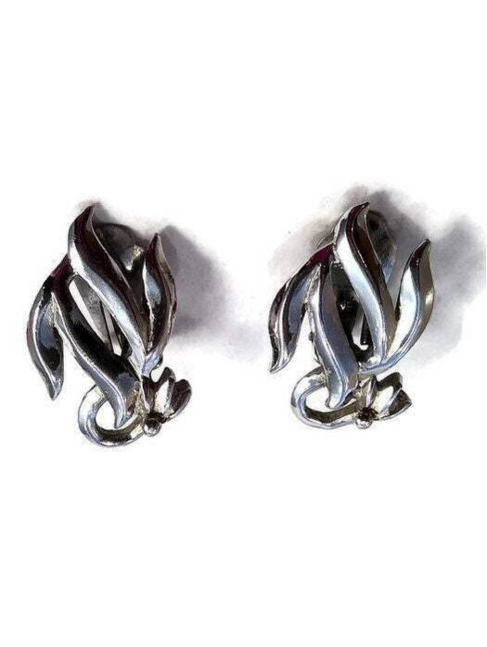 Vintage Designer BERGERE Signed Silver Tone Clip On Earrings.